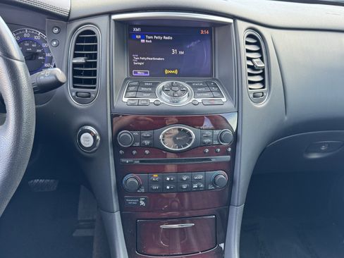 Used 2017 INFINITI QX50 2WD w/ Deluxe Touring Package image 25