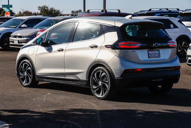 Used 2023 Chevrolet Bolt LT w/ Infotainment Package FWD image 2