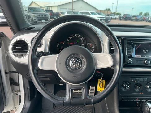 Used 2012 Volkswagen Beetle Launch Edition FWD image 14
