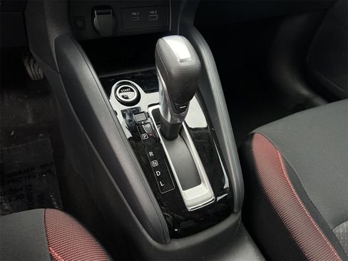 New 2025 Nissan Versa SR w/ Trunk Package image 14