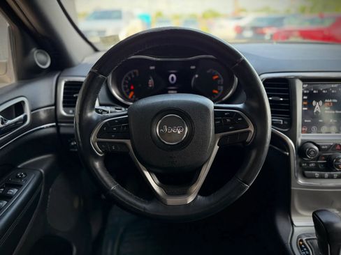 Used 2018 Jeep Grand Cherokee Limited AWD/4WD image 10