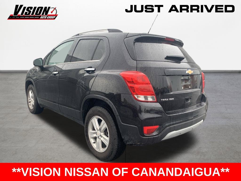 Used 2020 Chevrolet Trax LT w/ LT Convenience Package AWD/4WD image 2
