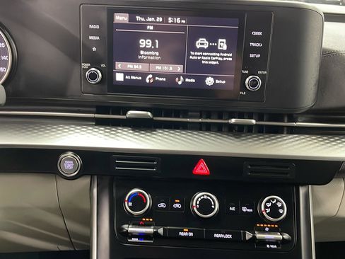 Used 2024 Kia Carnival LX image 9