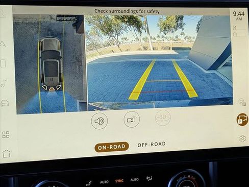 Used 2022 Land Rover Range Rover SE image 11