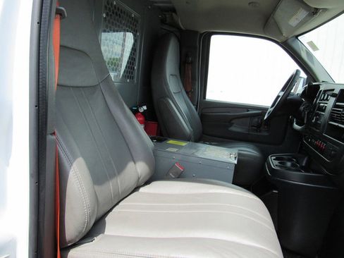 Used 2015 Chevrolet Express 2500 RWD image 13