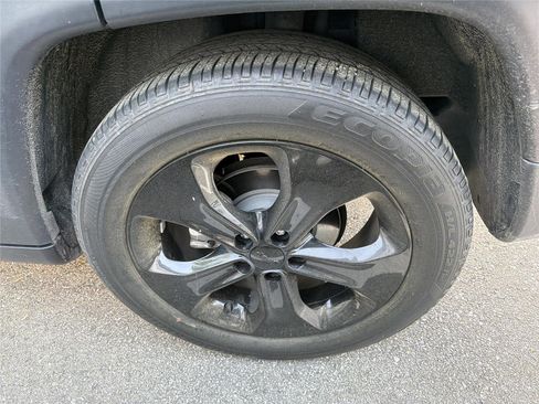 Used 2020 Jeep Compass Latitude image 15