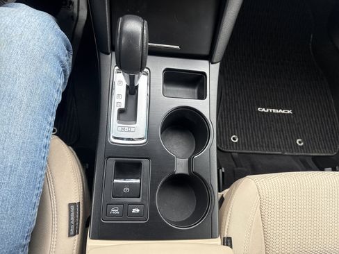 Used 2018 Subaru Outback 2.5i Premium image 20