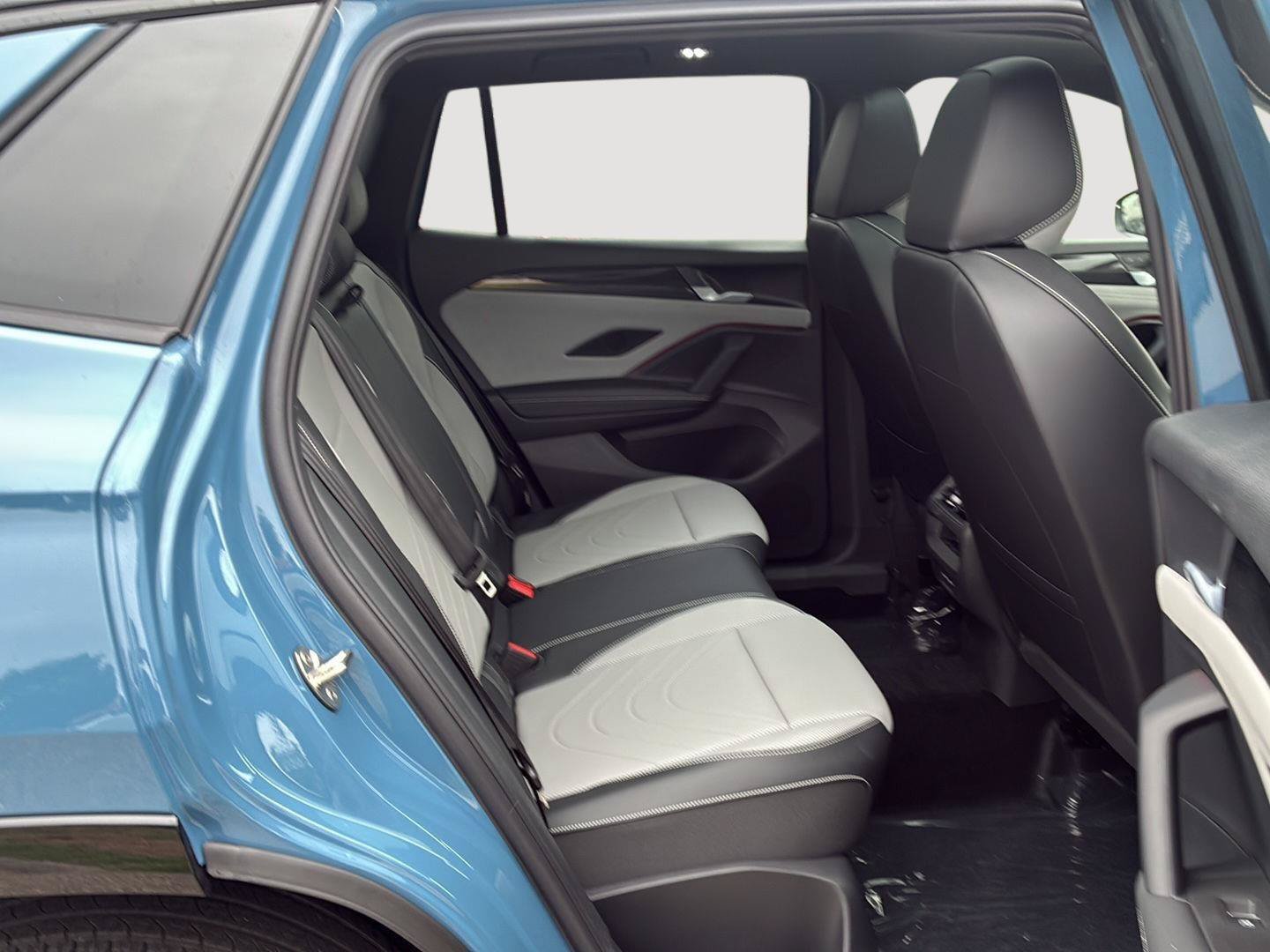 New 2026 Volkswagen Tiguan SE R-Line AWD/4WD image 17