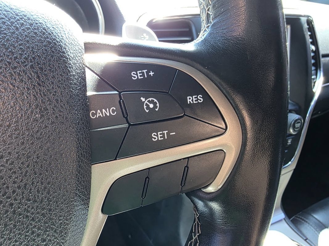 Used 2016 Jeep Grand Cherokee Limited AWD/4WD image 28