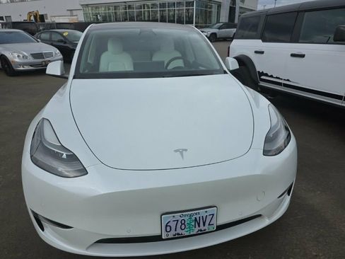 Used 2022 Tesla Model Y Performance image 7