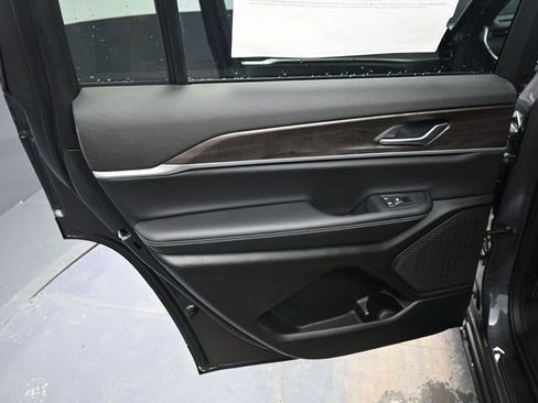 New 2026 Jeep Grand Cherokee L 4WD image 9