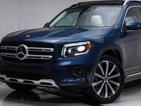 Certified 2022 Mercedes-Benz GLB 250 4MATIC image 2