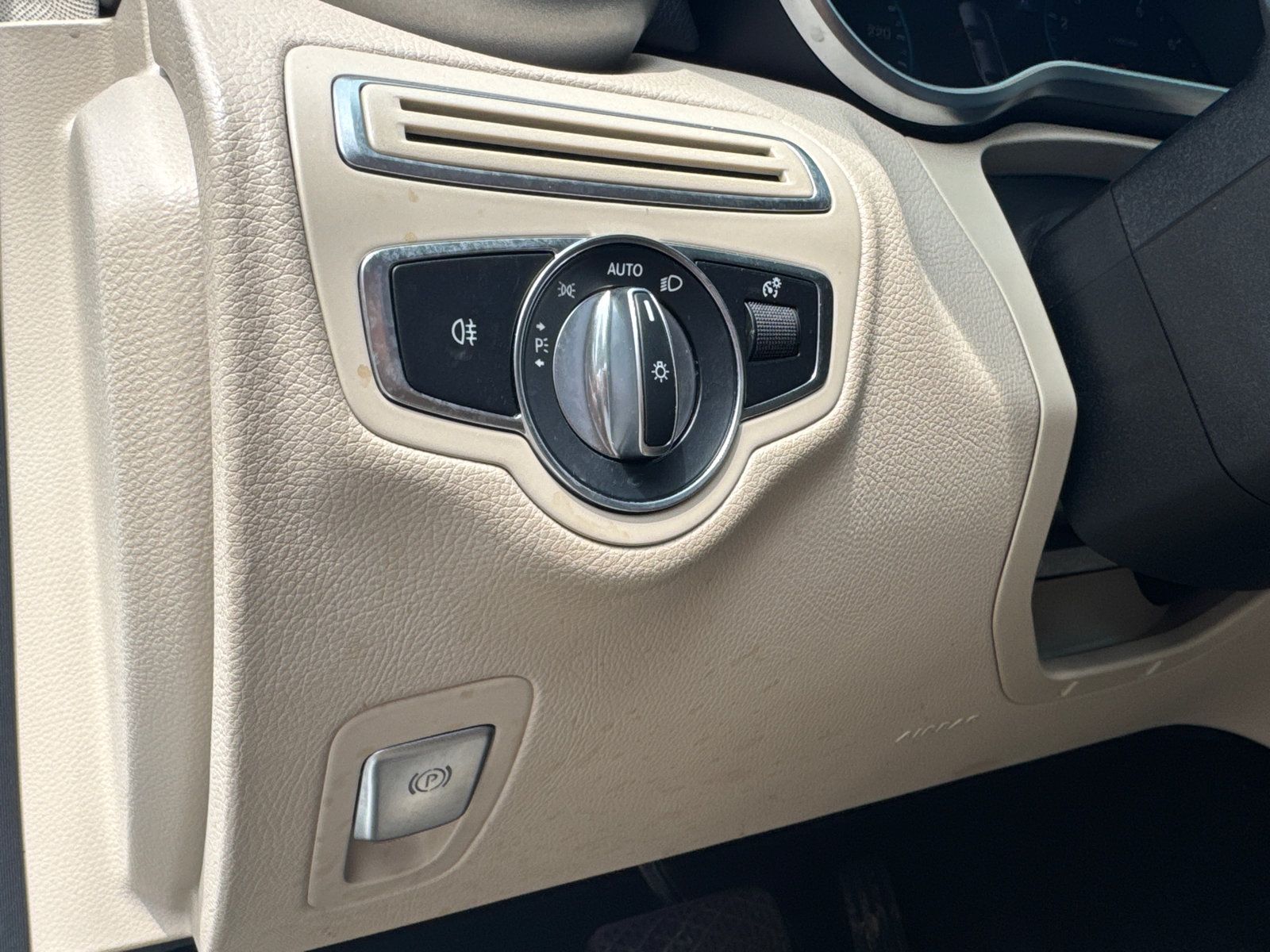 Used 2021 Mercedes-Benz C 300 Sedan image 35