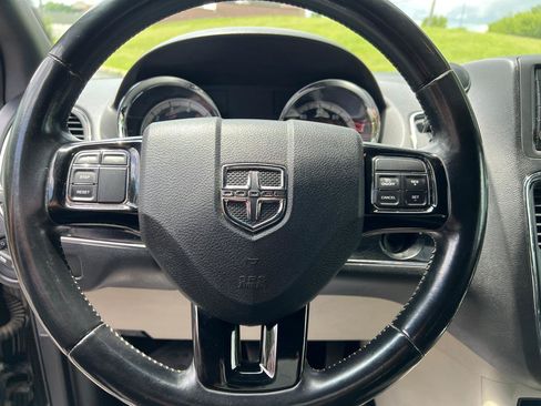 Used 2019 Dodge Grand Caravan SXT FWD image 22
