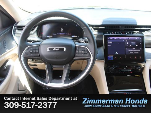 Used 2022 Jeep Grand Cherokee Limited AWD/4WD image 11