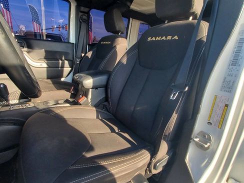 Used 2015 Jeep Wrangler Unlimited Sahara w/ Dual Top Group AWD/4WD image 11