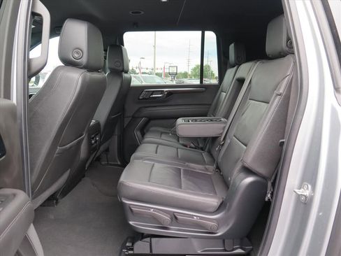 Used 2025 Chevrolet Suburban Z71 AWD/4WD image 24