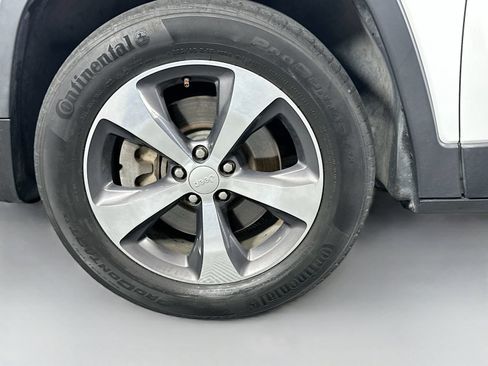 Used 2019 Jeep Cherokee Limited AWD/4WD image 33