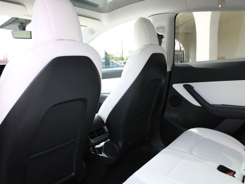 Used 2021 Tesla Model Y Long Range AWD/4WD image 13