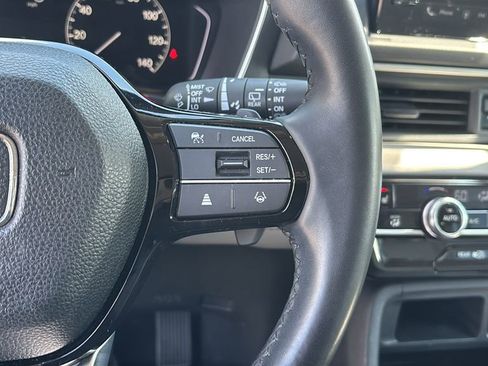 Used 2025 Honda Pilot EX-L image 18