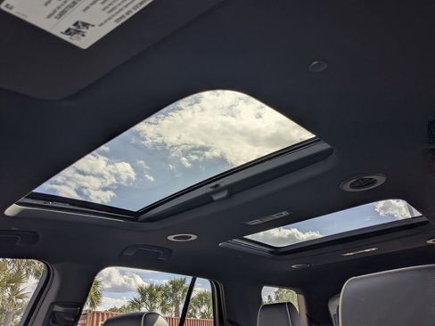 Used 2023 Chevrolet Traverse Premier w/ Redline Edition FWD image 27