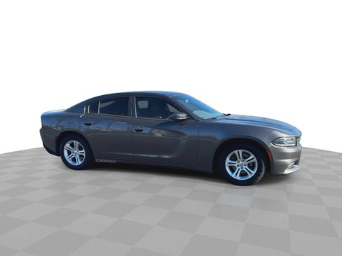 Used 2016 Dodge Charger SE image 2
