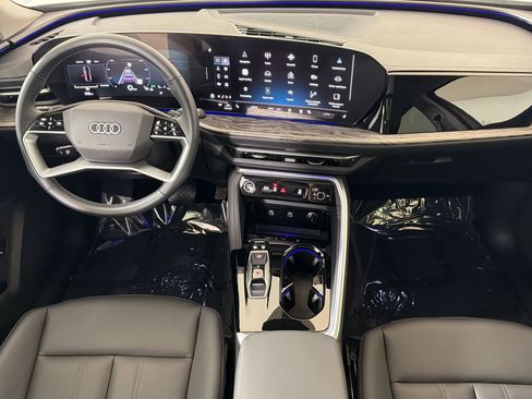 Used 2025 Audi Q5 Premium w/ Convenience Package image 16