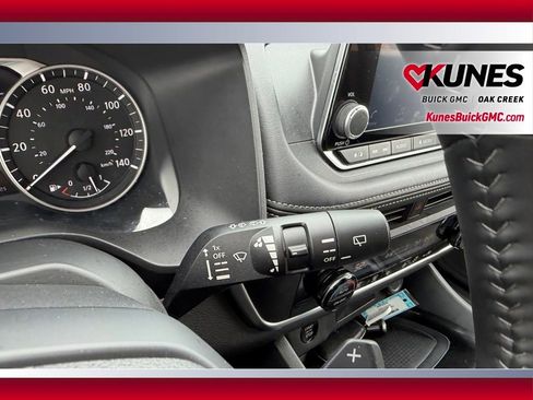 Used 2025 Nissan Rogue SV AWD/4WD image 16