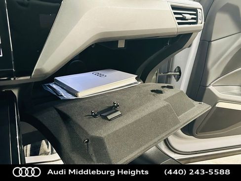 Used 2021 Audi e-tron Premium Plus w/ Premium Plus Package image 25