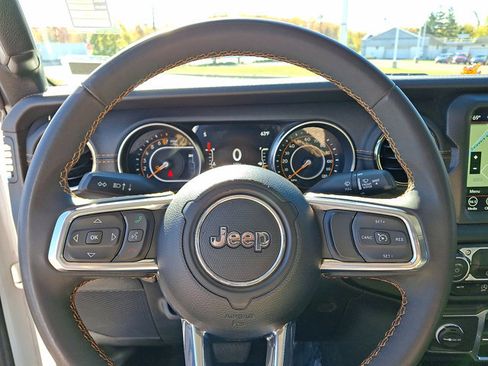Used 2023 Jeep Gladiator Overland image 17