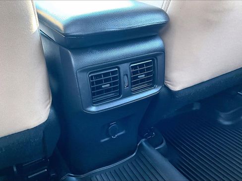 Used 2022 Toyota RAV4 LE image 32