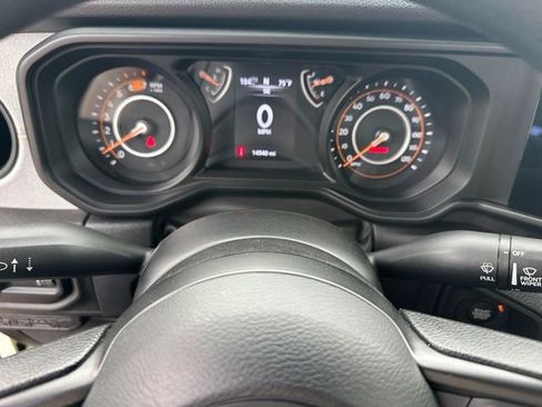 Used 2025 Jeep Wrangler Sport AWD/4WD image 22