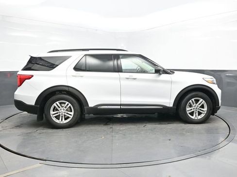 Used 2020 Ford Explorer XLT w/ Equipment Group 202A image 8