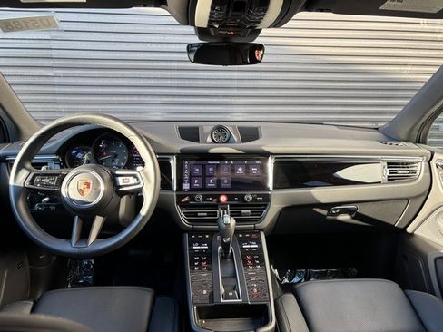Certified 2025 Porsche Macan image 13