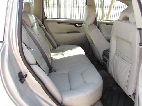 Used 2001 Volvo V70 image 19