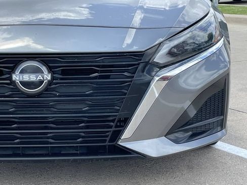 Used 2024 Nissan Altima 2.5 SV FWD image 8