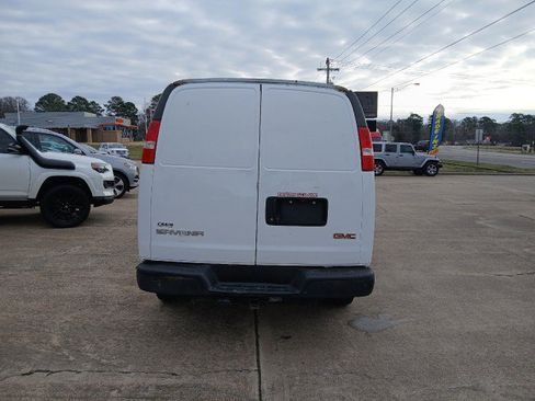 Used 2018 GMC Savana 2500 w/ Driver Convenience Package image 4