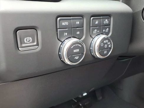 Used 2024 GMC Sierra 1500 AT4 w/ Technology Package AWD/4WD image 19