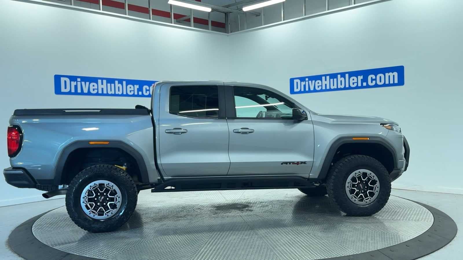 Used 2023 GMC Canyon AT4X w/ Edition 1 AWD/4WD image 9
