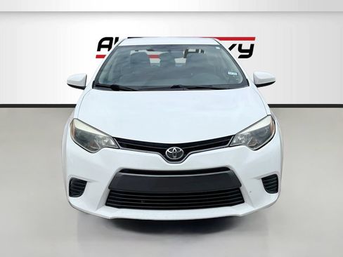 Used 2015 Toyota Corolla LE FWD image 2