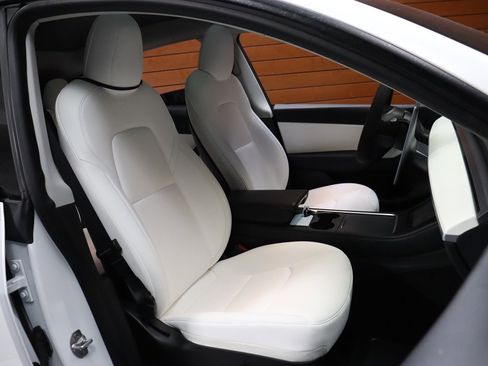 Used 2021 Tesla Model Y Long Range image 49