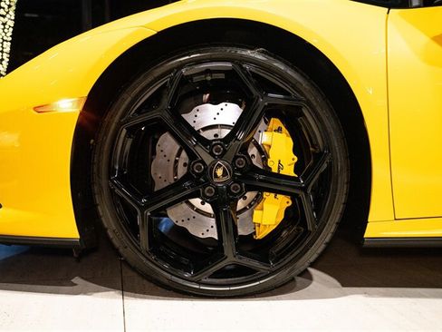 Used 2021 Lamborghini Huracan EVO RWD image 9