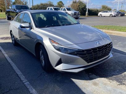Used 2023 Hyundai Elantra SE