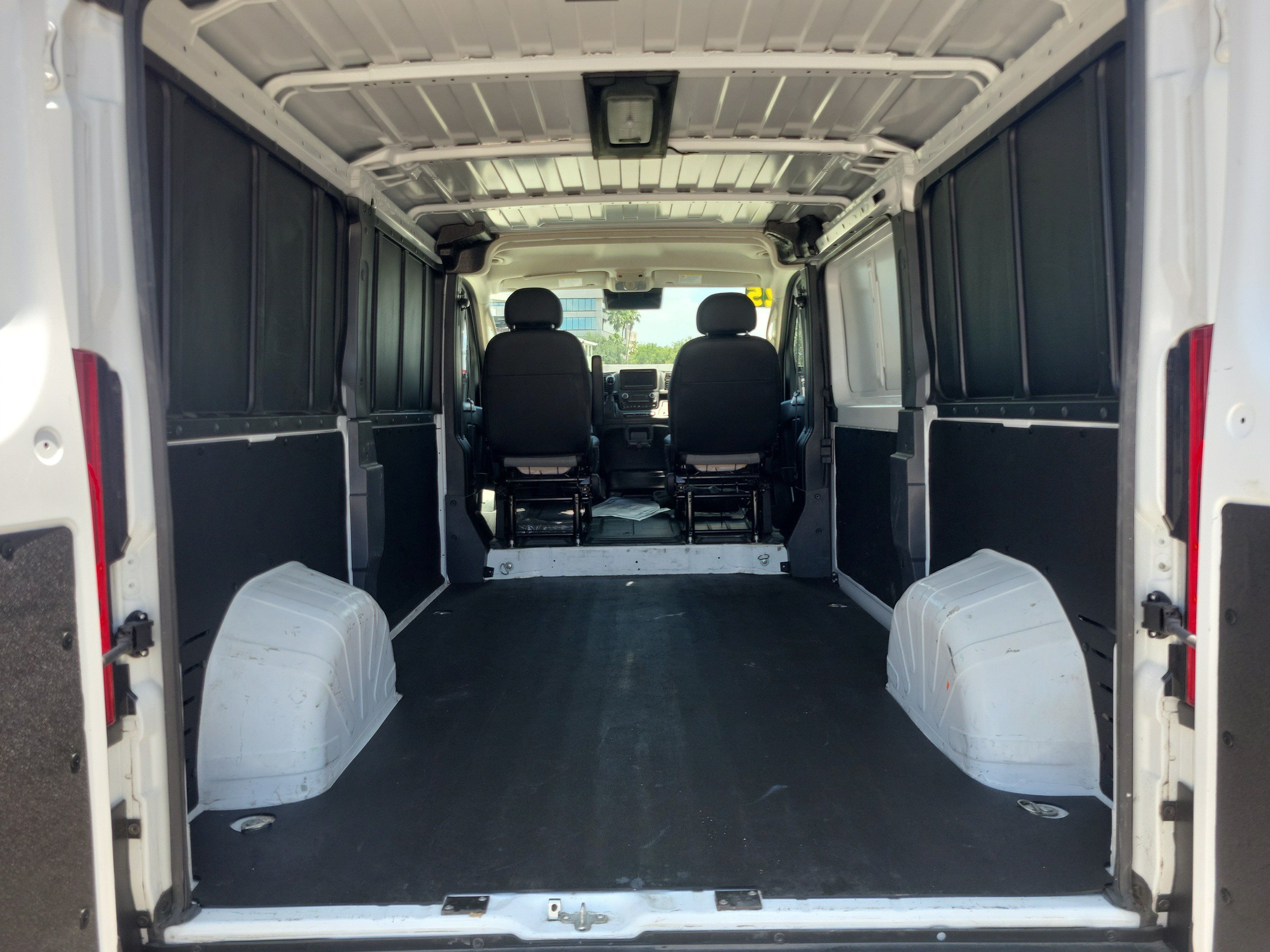 Used 2025 RAM ProMaster 2500 w/ Convenience Group FWD image 7