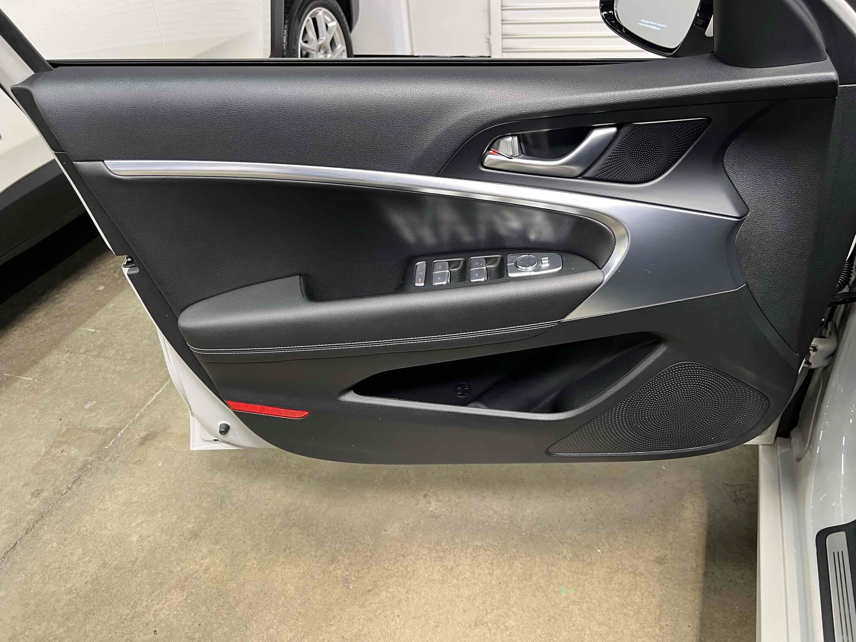 Used 2025 Genesis G70 2.5T RWD image 83