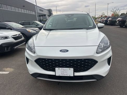 Used 2020 Ford Escape SE image 2