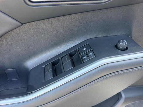 Used 2022 Toyota Highlander XLE FWD image 22