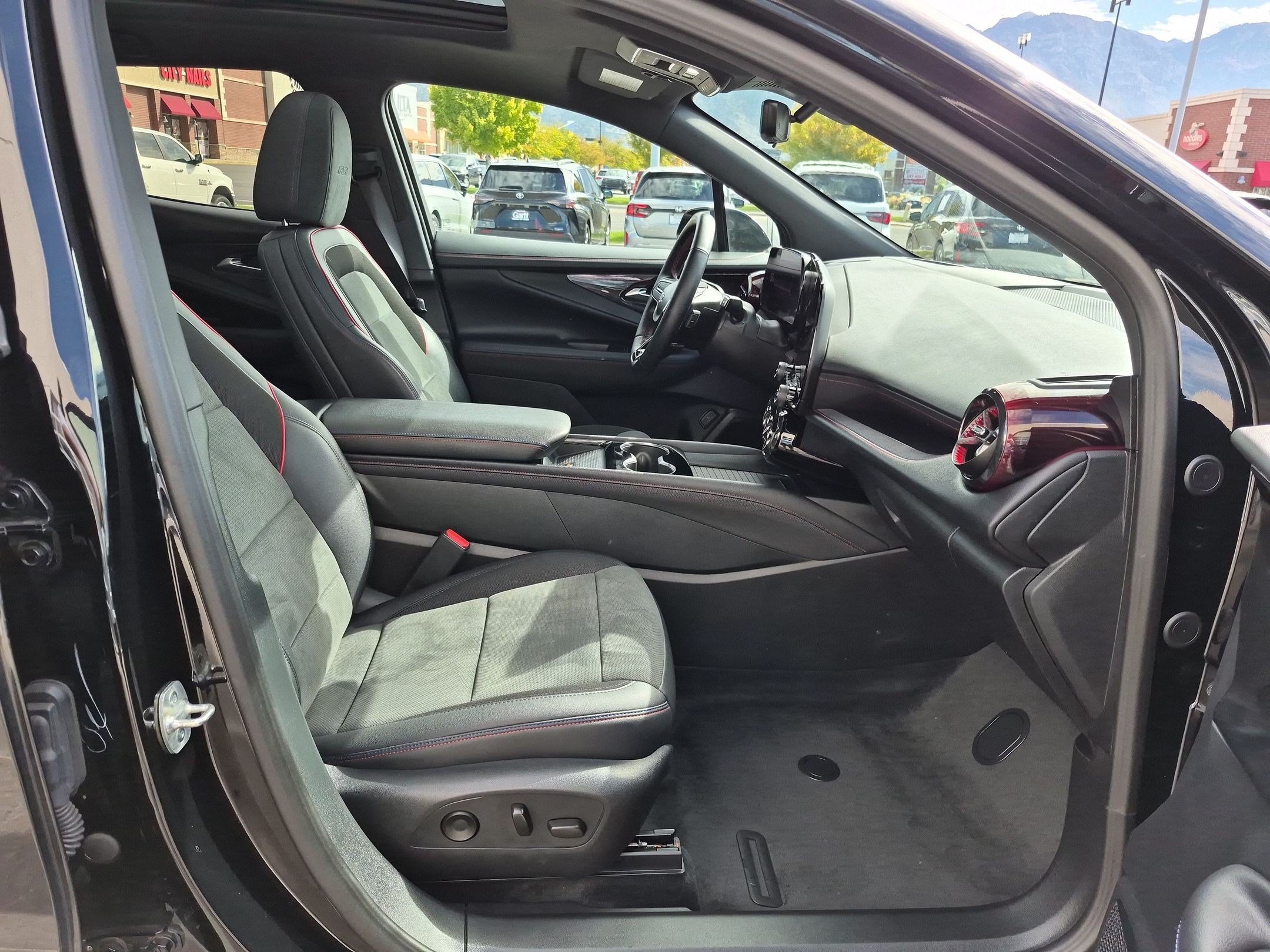 Used 2025 Chevrolet Blazer EV RS AWD/4WD image 34