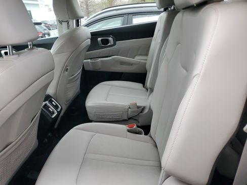 Used 2023 Kia Sorento SX image 10