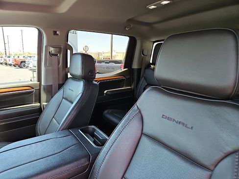 Used 2023 GMC Sierra 1500 Denali w/ Technology Package AWD/4WD image 11